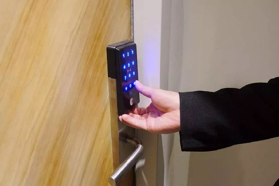 復(fù)制指紋和IC卡就能開智能門鎖?(圖4) 復(fù)制指紋和IC卡就能開智能門鎖?(圖4)